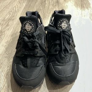 Womans nike huarache size 7